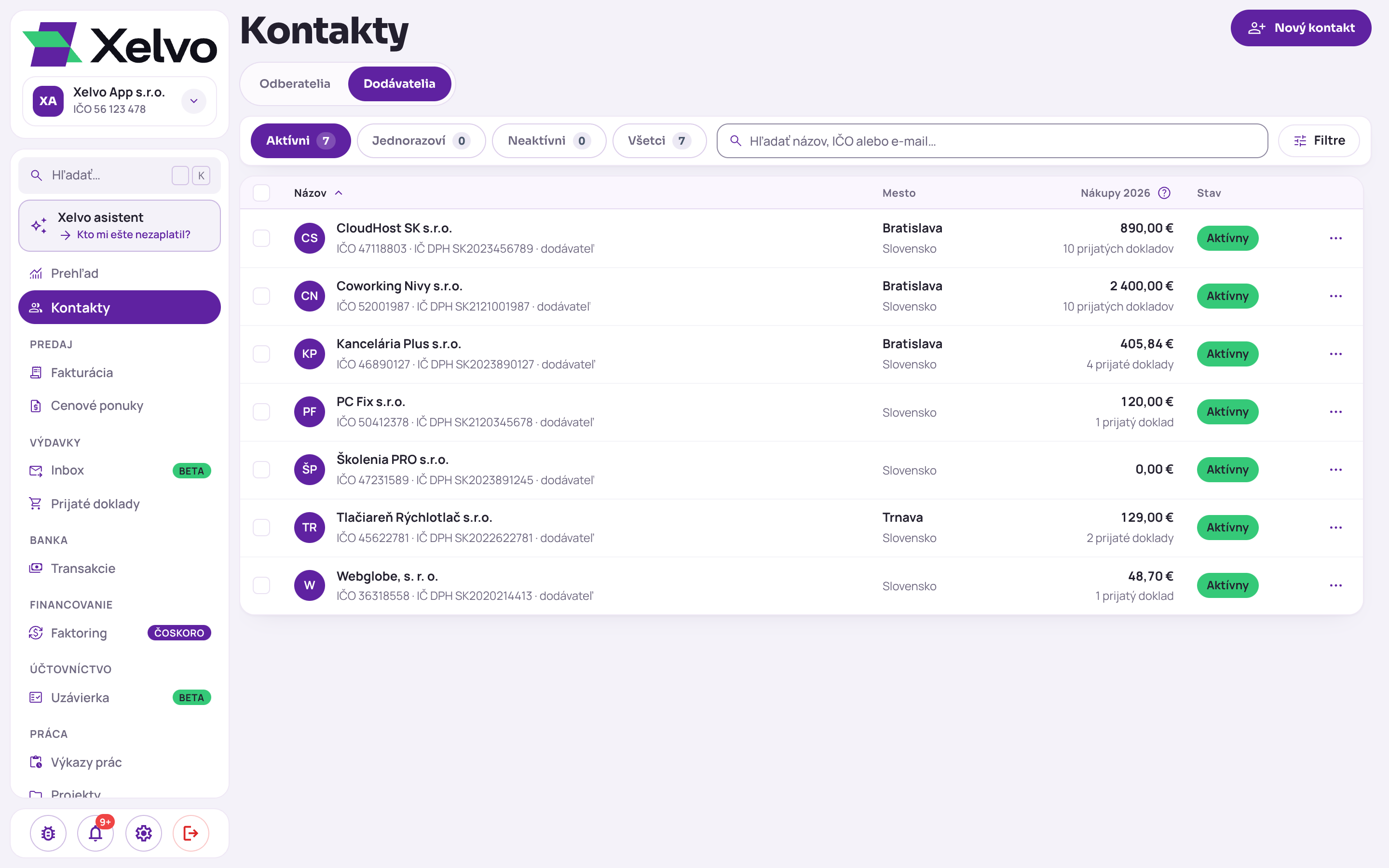 Záložka Dodávatelia v module Kontakty so stĺpcom Nákupy za rok a počtom prijatých dokladov pri každom dodávateľovi