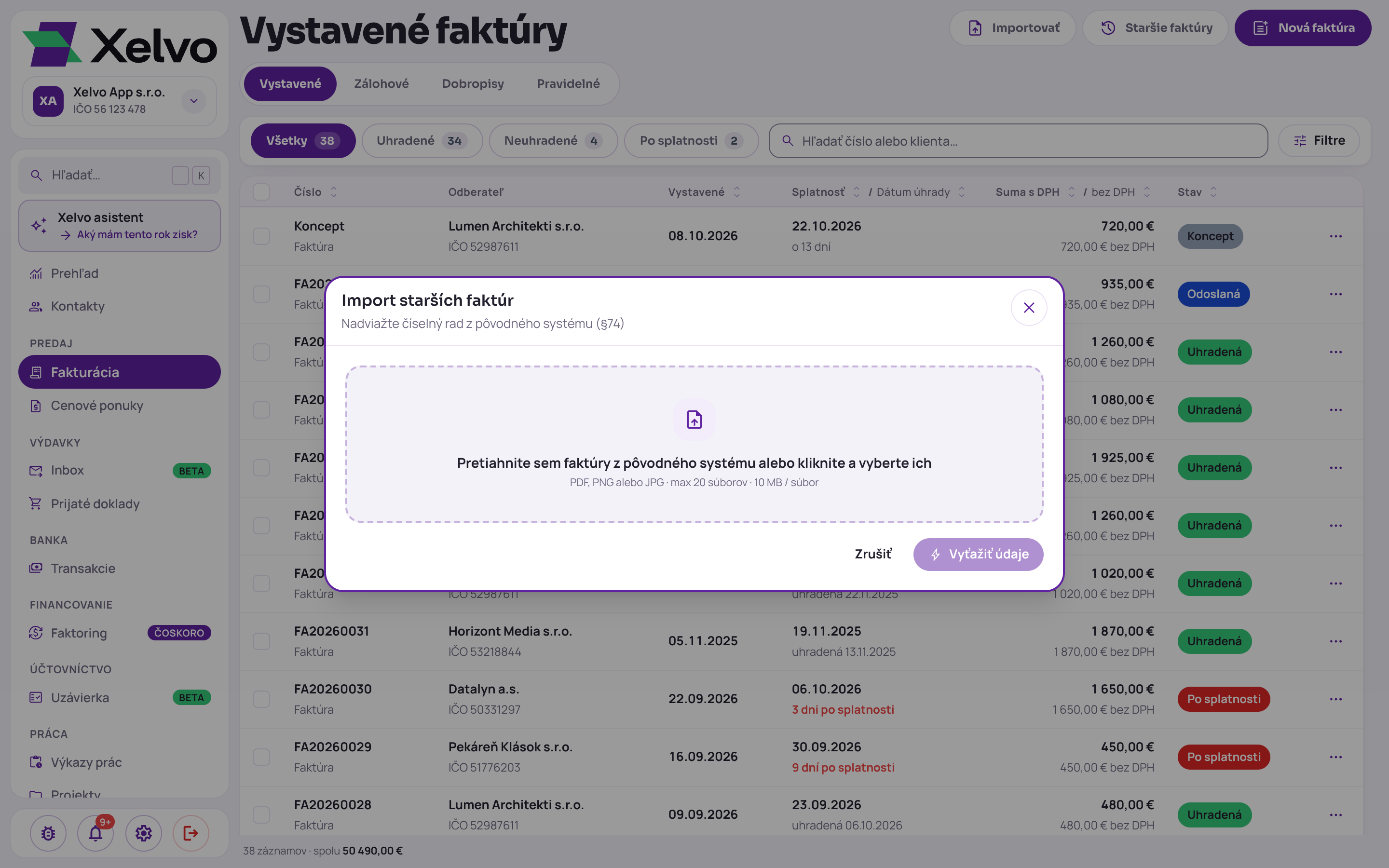 Okno Import starších faktúr nad zoznamom vystavených faktúr: Nadviažte číselný rad z pôvodného systému (§74), plocha na pretiahnutie faktúr v PDF, PNG alebo JPG, najviac 20 súborov po 10 MB, a tlačidlo Vyťažiť údaje