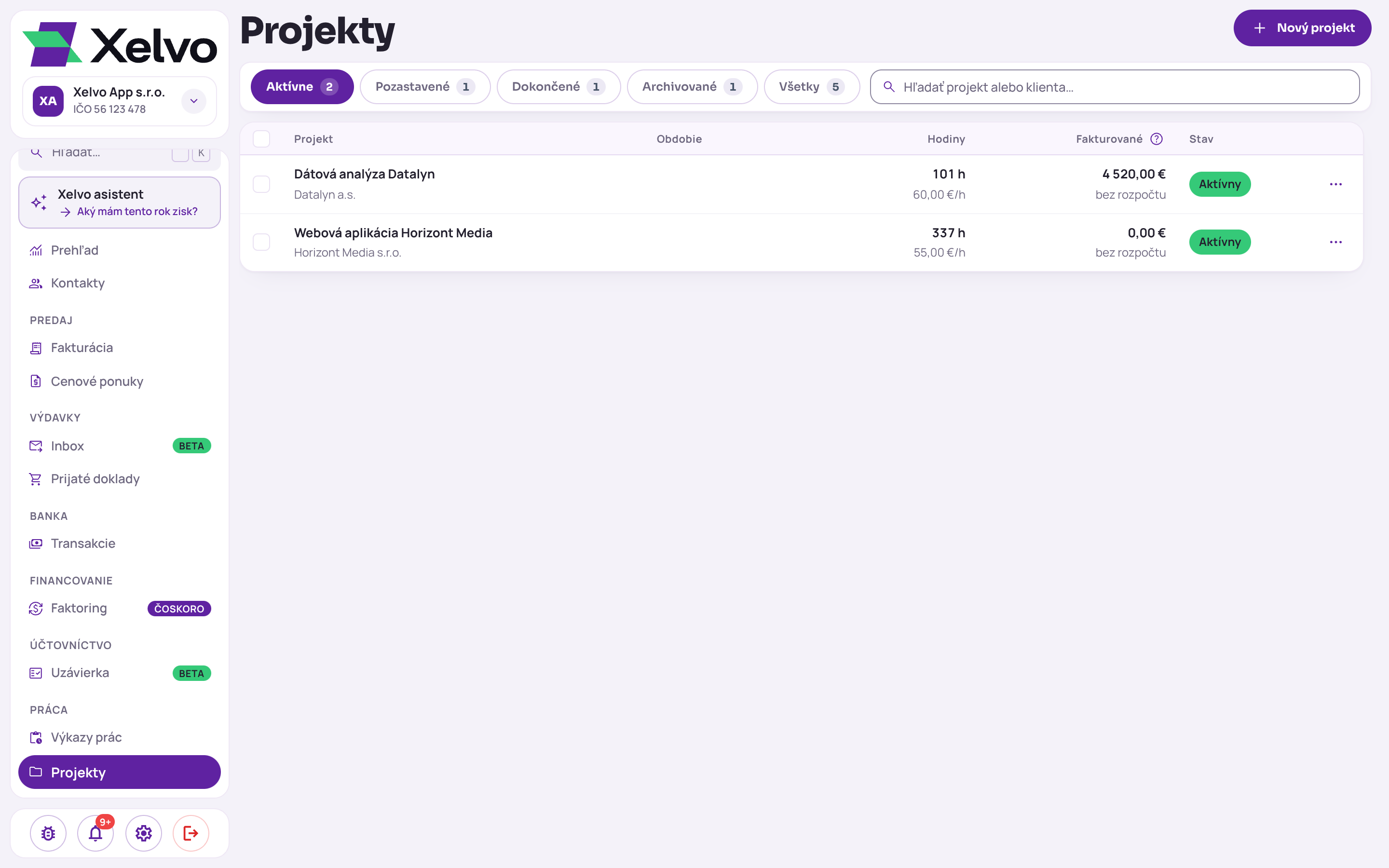Zoznam Projekty v Xelve s filtrom Aktívne: projekty Dátová analýza Datalyn a Webová aplikácia Horizont Media s klientom, odpracovanými hodinami, hodinovou sadzbou, fakturovanou sumou a stavom Aktívny