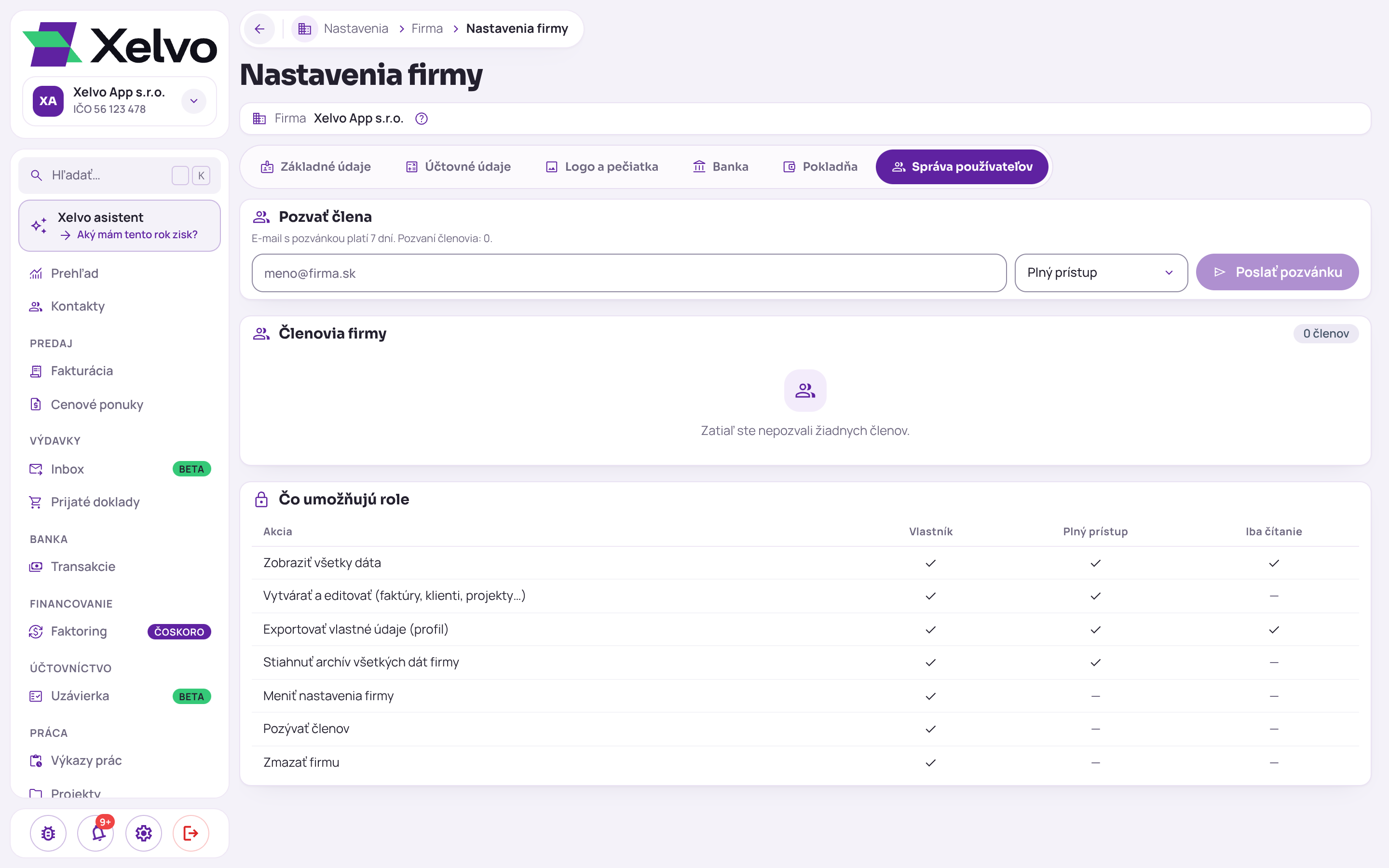 Záložka Správa používateľov v nastaveniach firmy v Xelve: karta Pozvať člena s poľom na e-mail, výberom roly Plný prístup a tlačidlom Poslať pozvánku, pod ňou karta Členovia firmy a tabuľka Čo umožňujú role