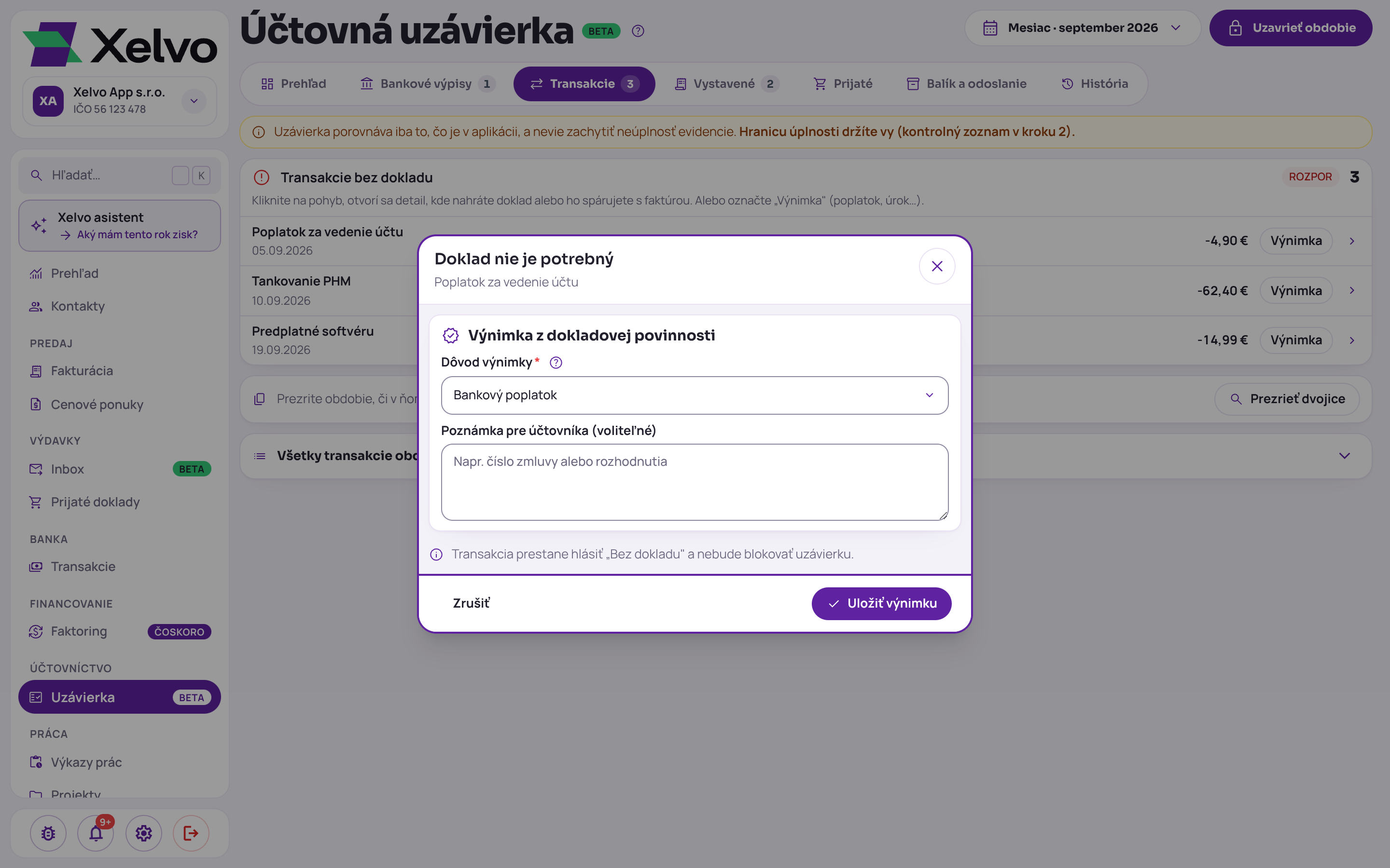 Okno Doklad nie je potrebný nad zoznamom transakcií: výnimka z dokladovej povinnosti s dôvodom Bankový poplatok a voliteľnou poznámkou pre účtovníka a tlačidlo Uložiť výnimku